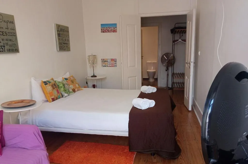 Room, Happy @ Chiado, Lisbon