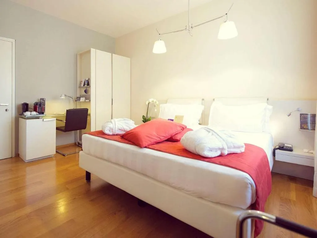 SUITE SUPERIOR KING BED Room, Mercure Milano Solari, Milan