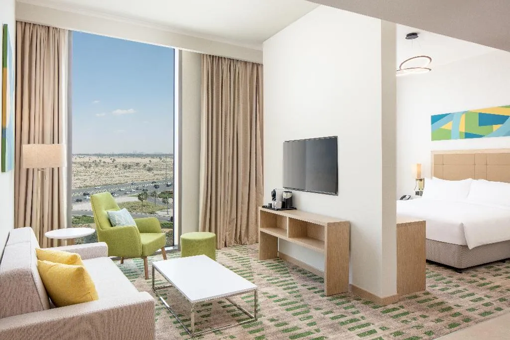 SUITE KING SIZE BED Room, Holiday Inn Hotel & Suites Dubai Science Park, Dubai