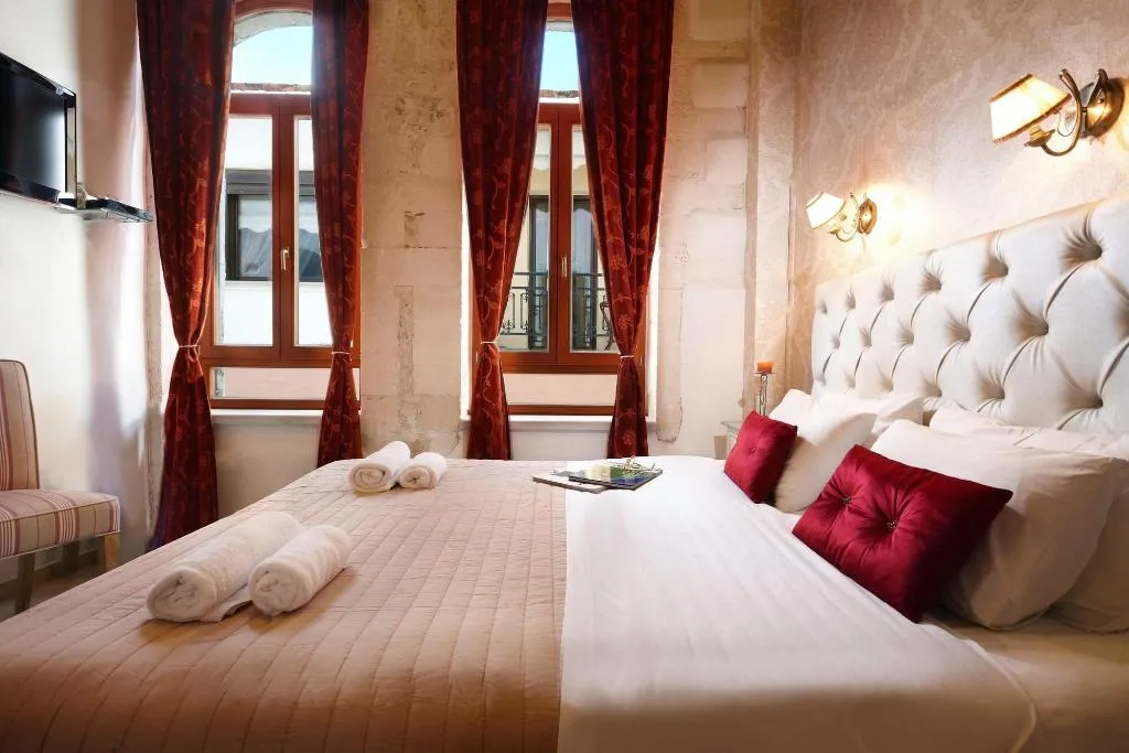 Room, Archontiko - Rethymno Old Town Suites, Crete
