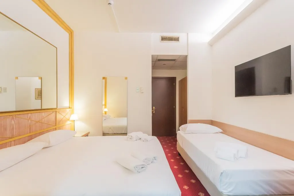 TRIPLE STANDARD Room, Polo, Milan