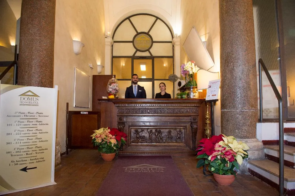 Lobby, Domus Sessoriana, Naples