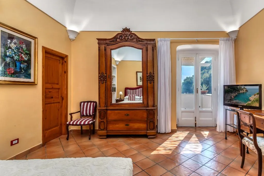 APARTMENT DELUXE SEA VIEW Room, Villarena Relais, Naples