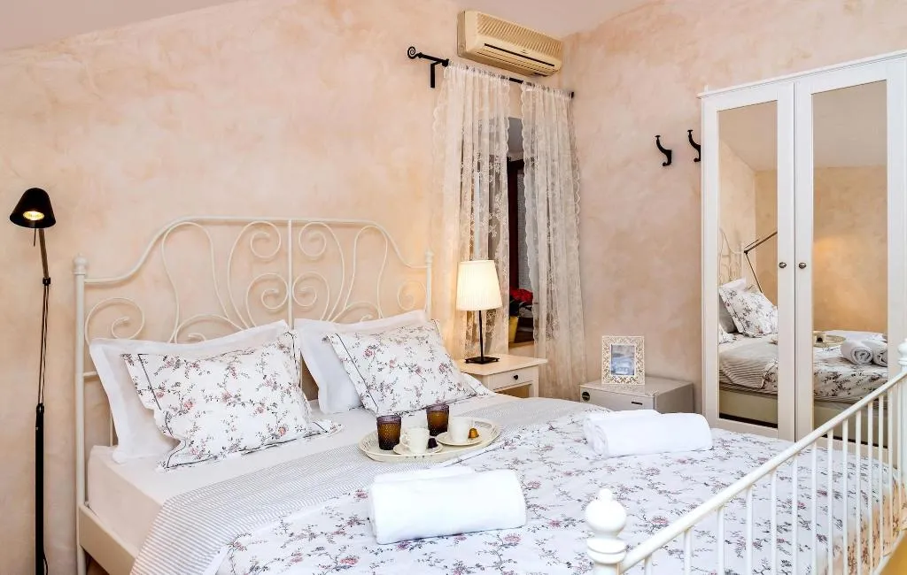 Room, Inn By The River, Split