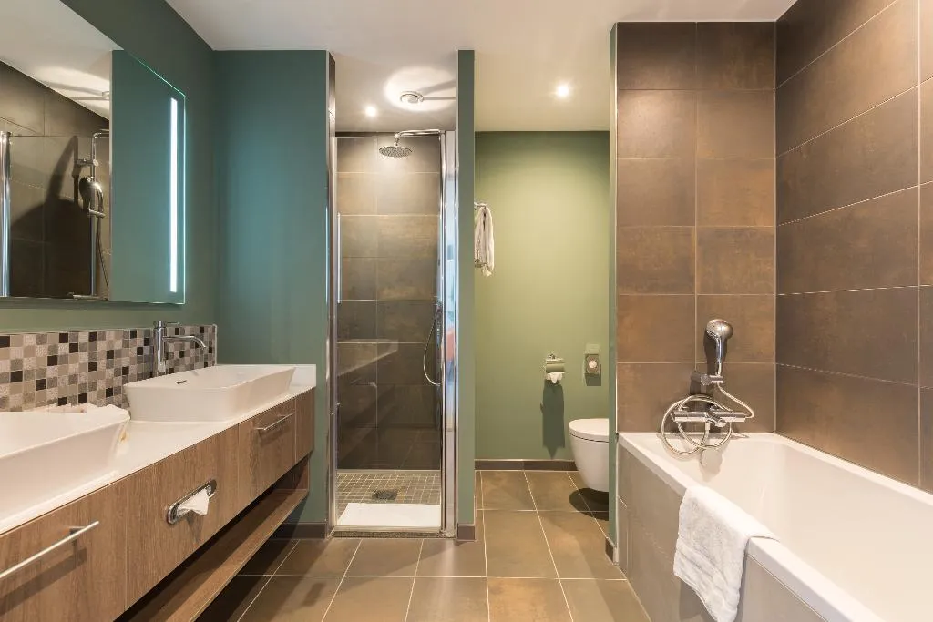 JUNIOR SUITE STANDARD Room, Leonardo Royal Hotel Amsterdam, Amsterdam