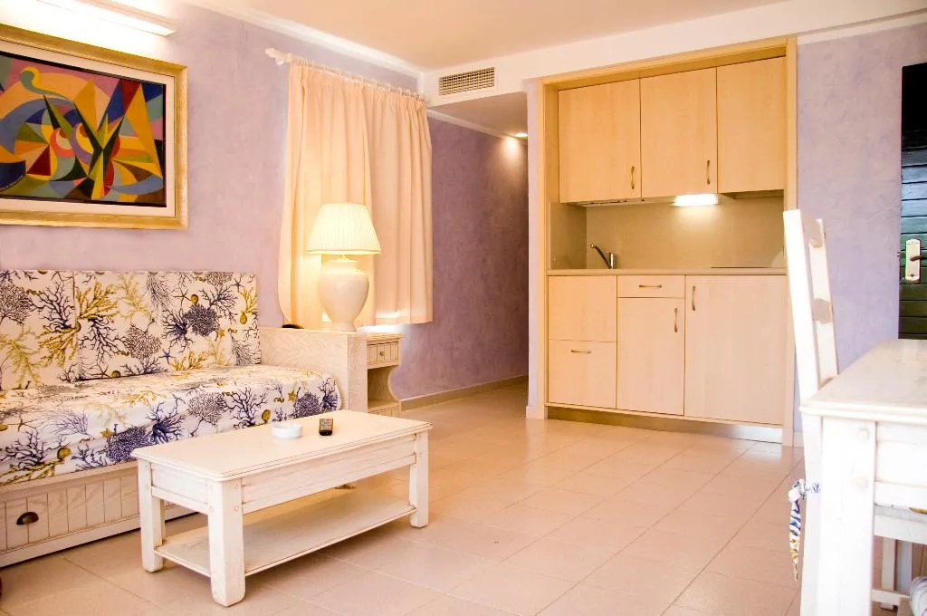 APARTMENT CAPACITY 6 TWO BEDROOMS Room, Royal Son Bou Family Club, Menorca