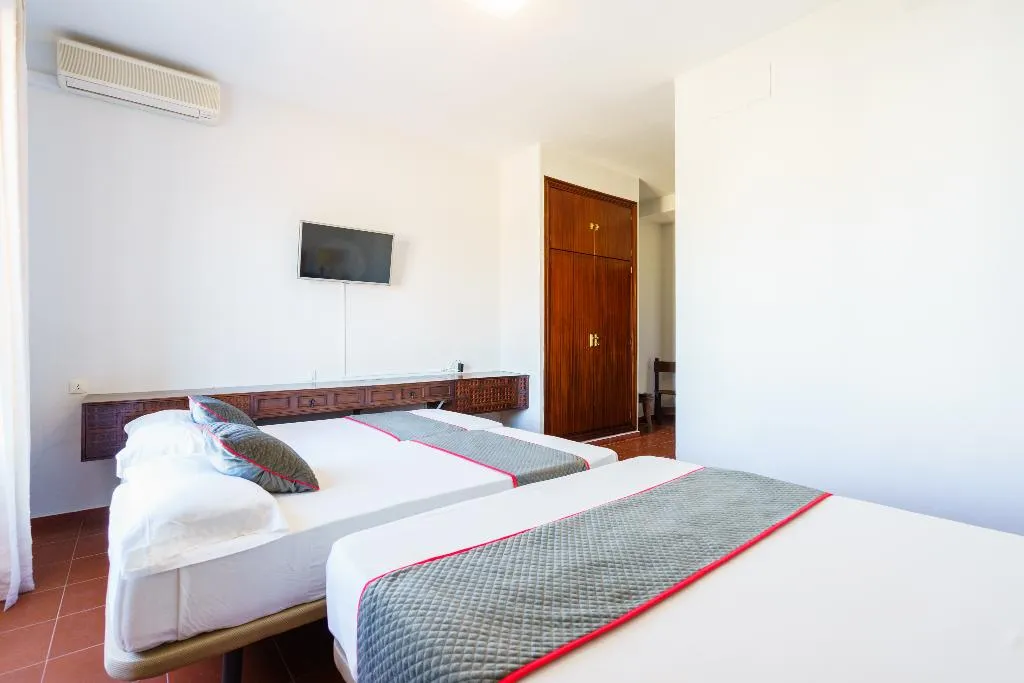 FAMILY ROOM STANDARD Room, Hotel Las Cumbres, Andalucia
