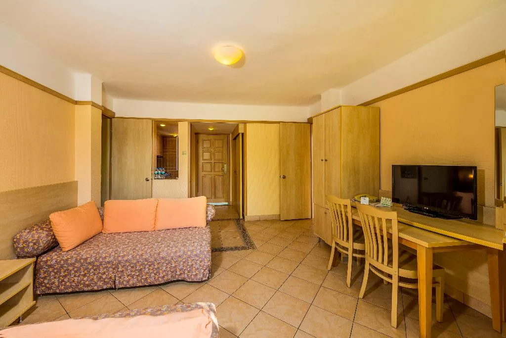 FAMILY ROOM CAPACITY 6 Room, Vonresort Golden Beach, Antalya
