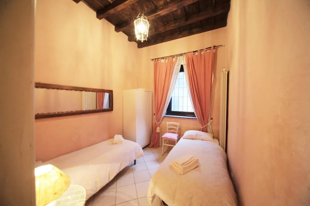 Room, Antica Corte Milanese, Milan