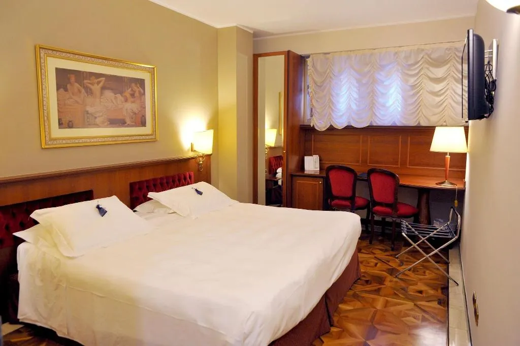 Room, Santa Barbara, Milan