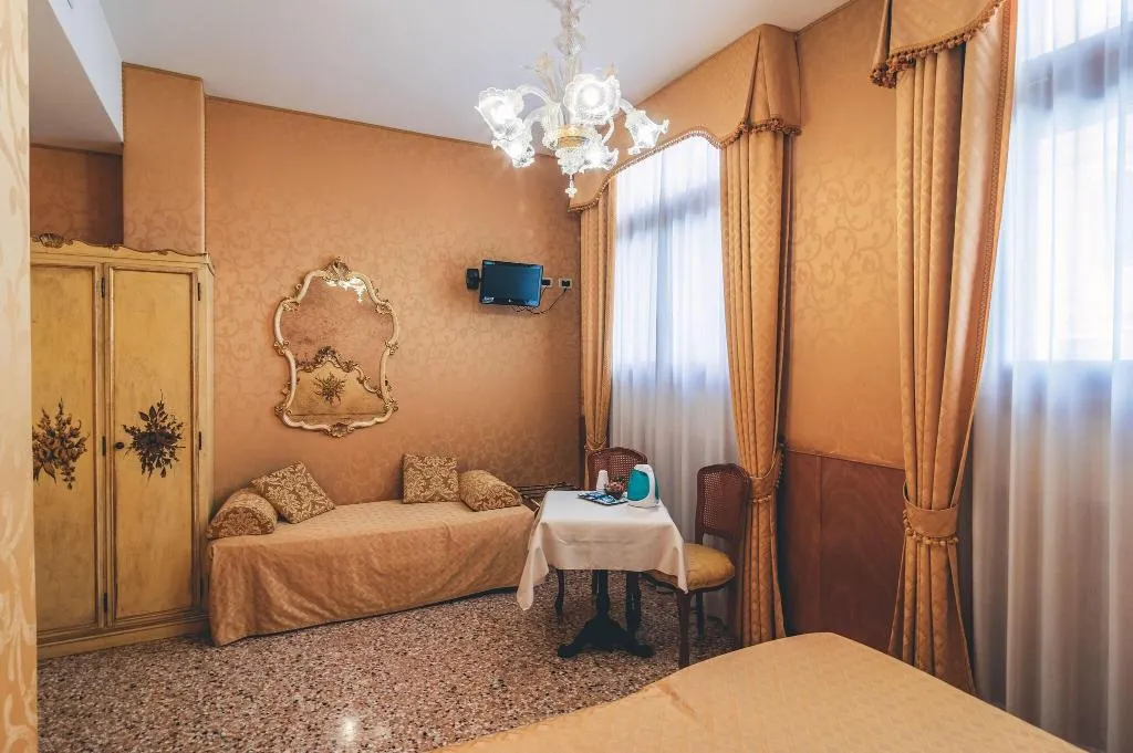 Room, Hotel Al Malcanton, Venice