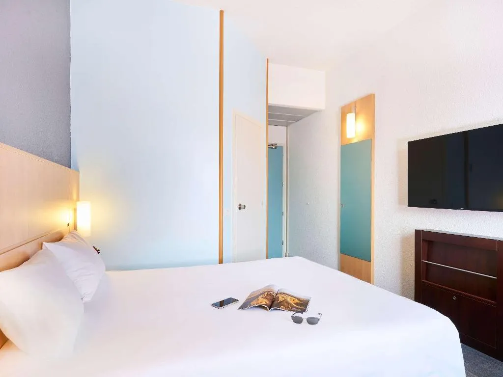 DOUBLE WITH DOUBLE BED Room, Ibis Como, Milan
