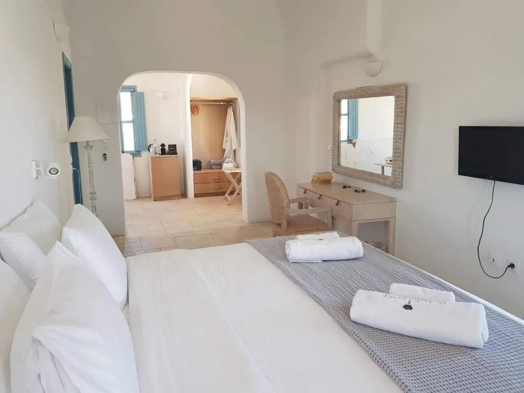 Room, Black Rose Suites, Santorini