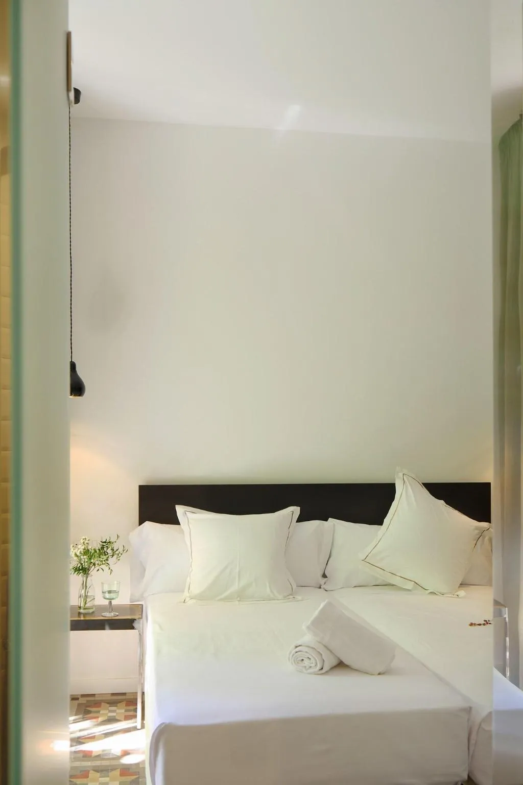 Room, Som Nit Triomf, Barcelona