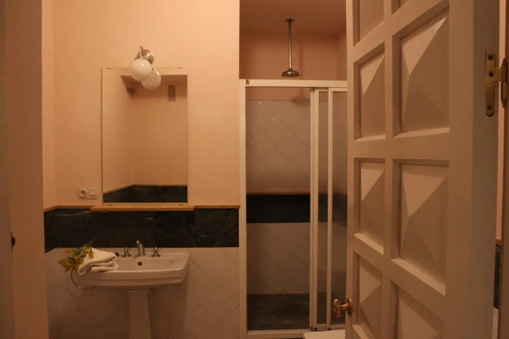 Room, Life Select San Bernardo, Seville