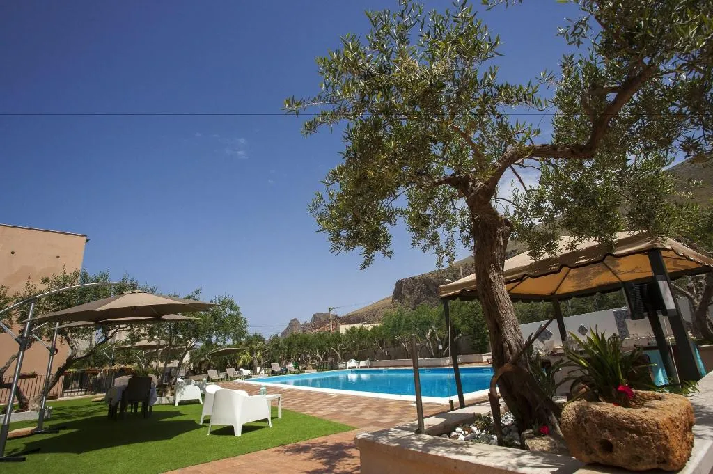 Pool, Achibea, Palermo
