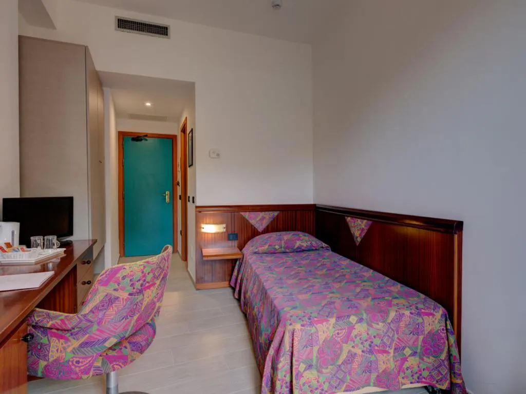 SINGLE STANDARD Room, Antares, Catania