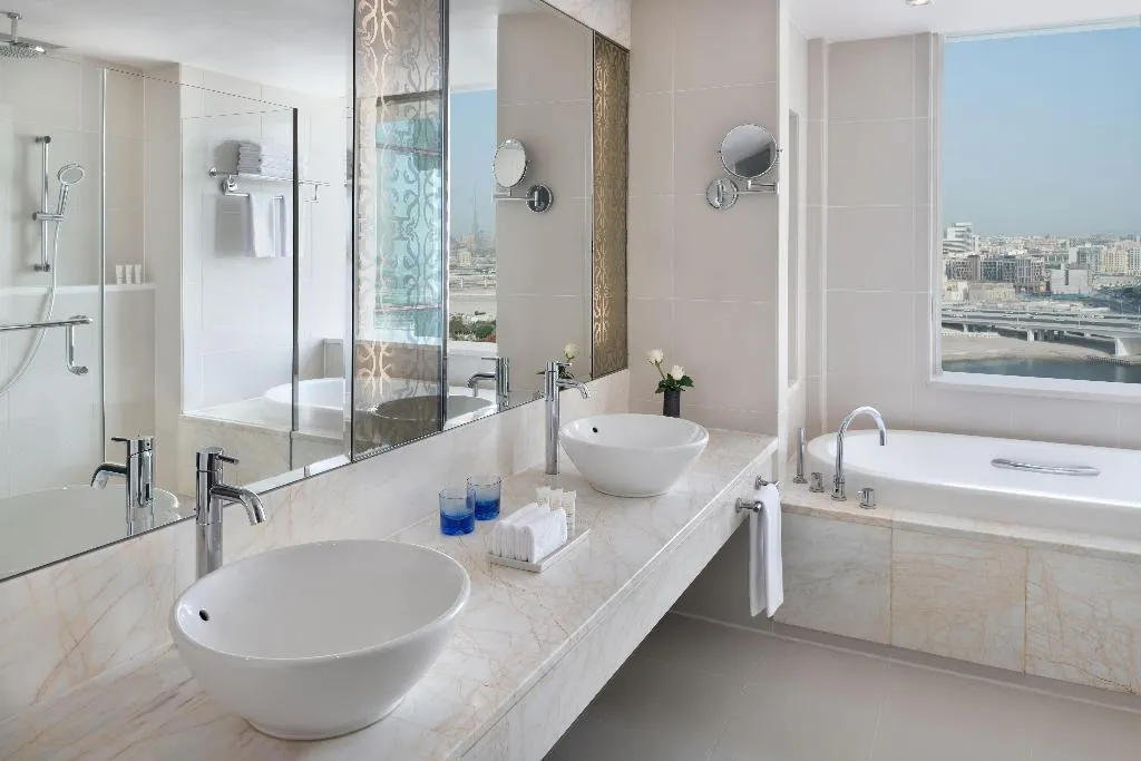 SUITE STANDARD Room, Crowne Plaza Dubai Festival City, Dubai