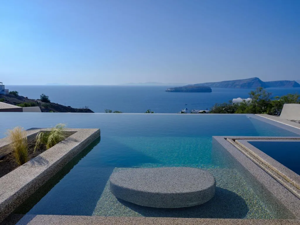 SUITE SEA VIEW WITH PRIVATE POOL Room, Potnia Theron Suites, Santorini