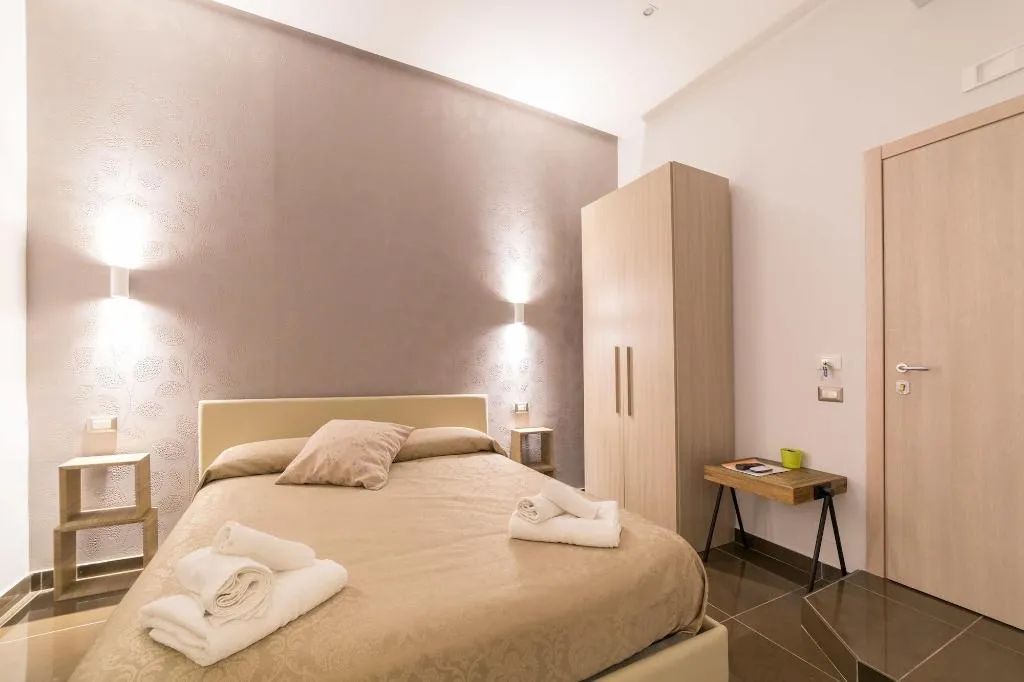 Room, Be Italian Bovio Flats, Naples