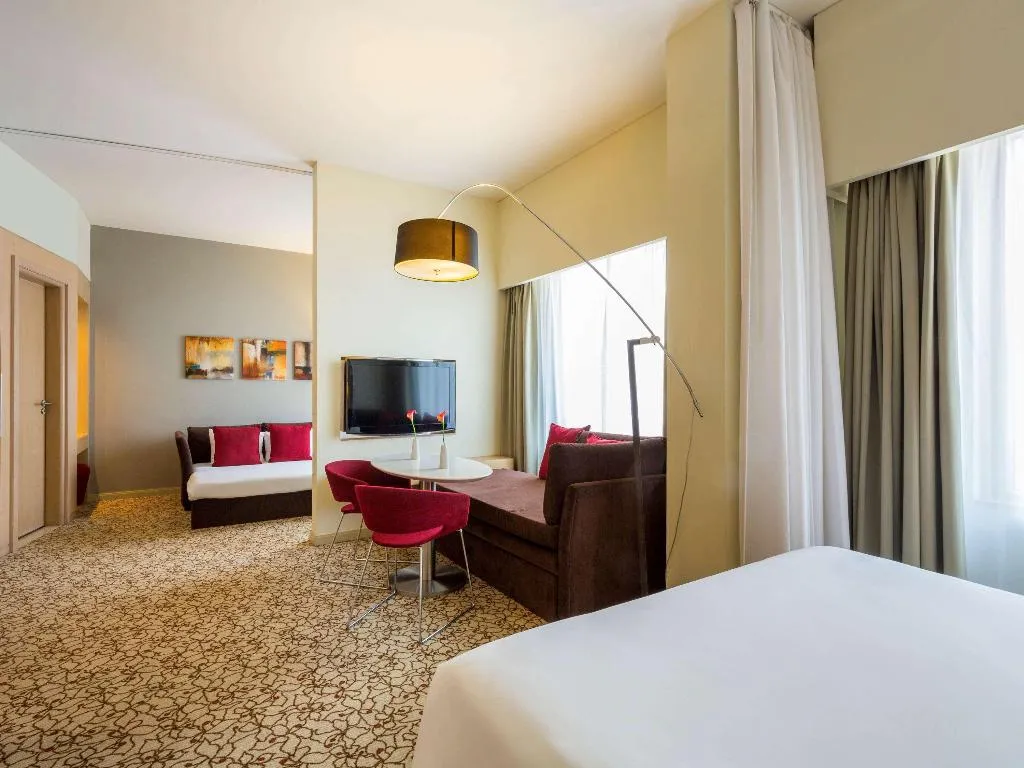 SUITE CAPACITY 5 Room, Novotel Suites Mall Avenue Dubai Hotel, Dubai