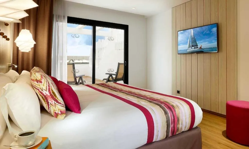 DOUBLE SINGLE USE WITH JACUZZI Room, Grand Palladium White Island Resort & Spa, Ibiza