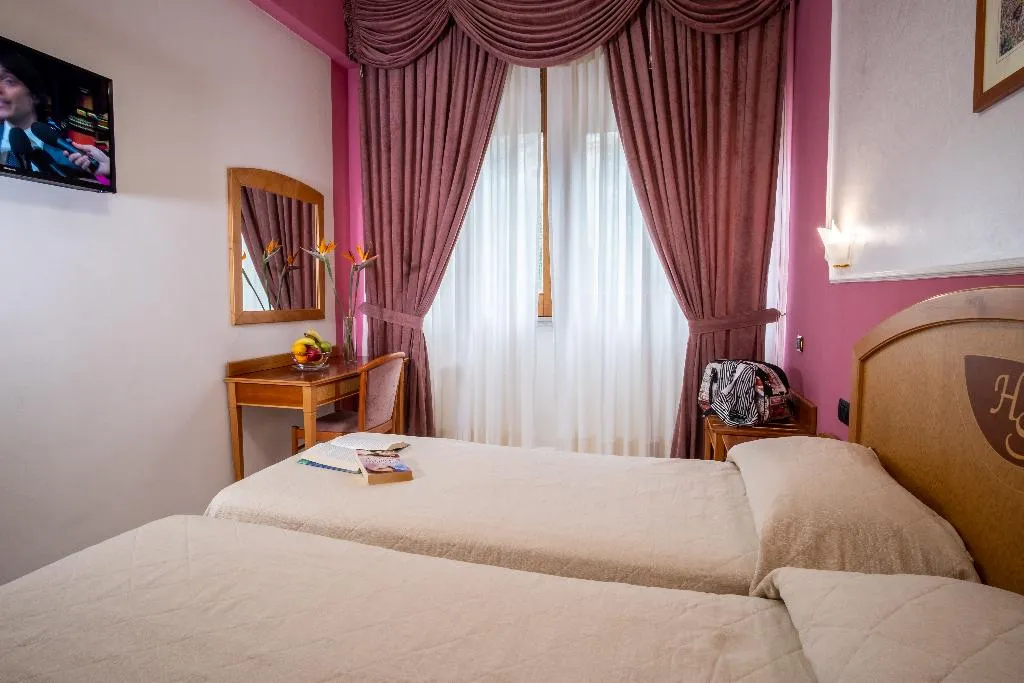 Room, Hotel Savoia, Naples
