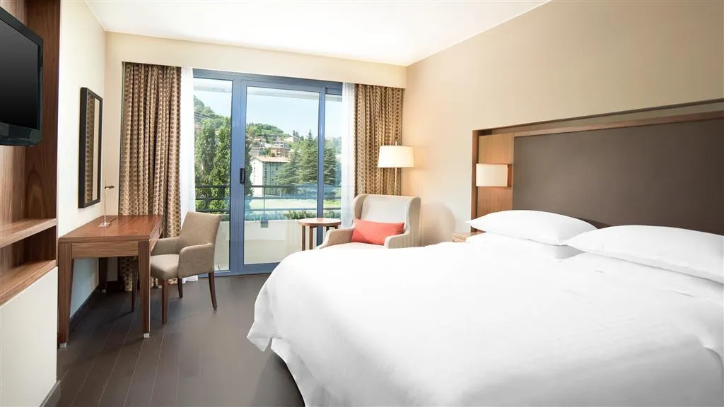 Room, Sheraton Lake Como, Milan