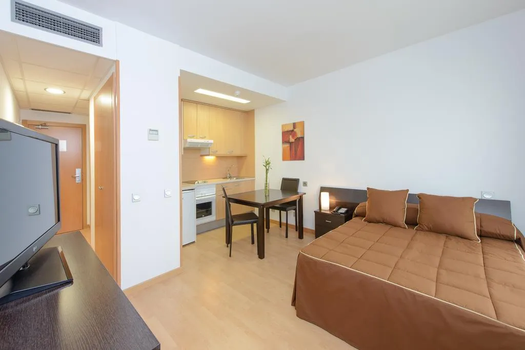 JUNIOR SUITE STANDARD Room, Madrid Airport Suites Affiliated By Melia, Madrid