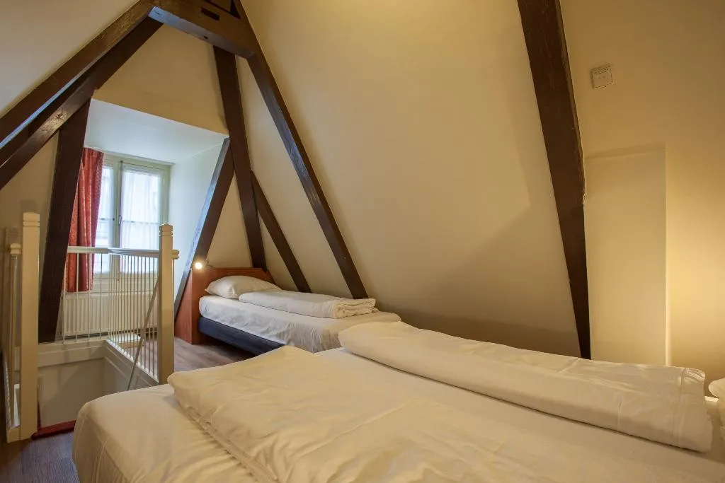 TRIPLE STANDARD Room, A-train, Amsterdam
