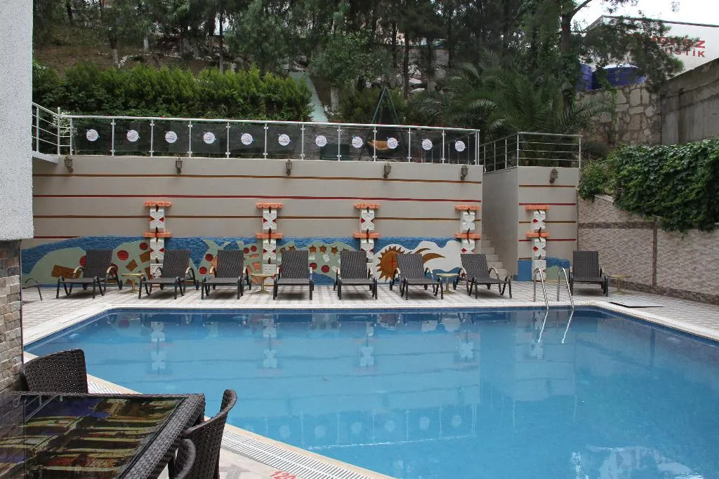 Pool, Saturn, Izmir