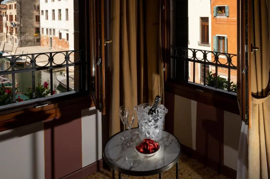 Double or Twin SUPERIOR Room, Tiziano, Venice