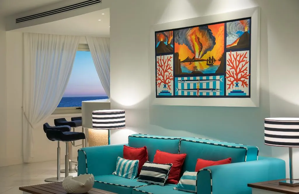Lobby, Delfino, Naples