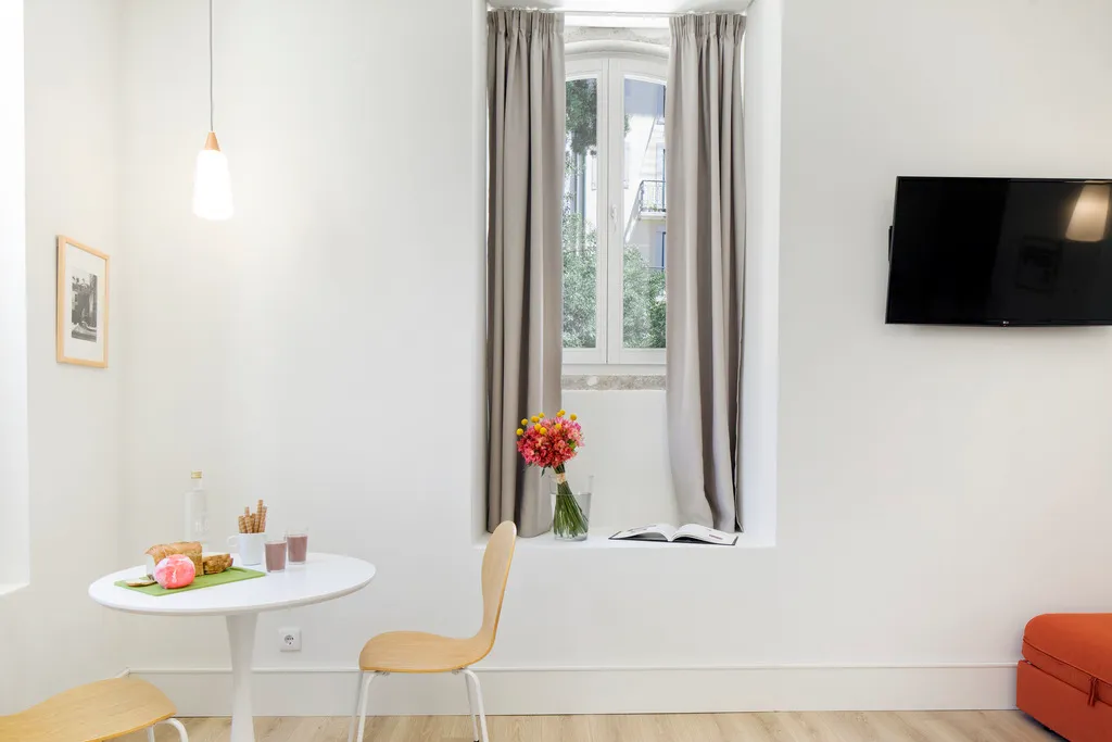 STUDIO SUPERIOR Room, Lisbon Serviced Apartments - Ascensor da Bica, Lisbon