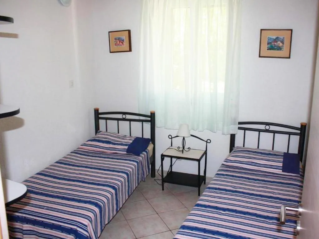 APARTMENT CAPACITY 5 Room, Olga, Split