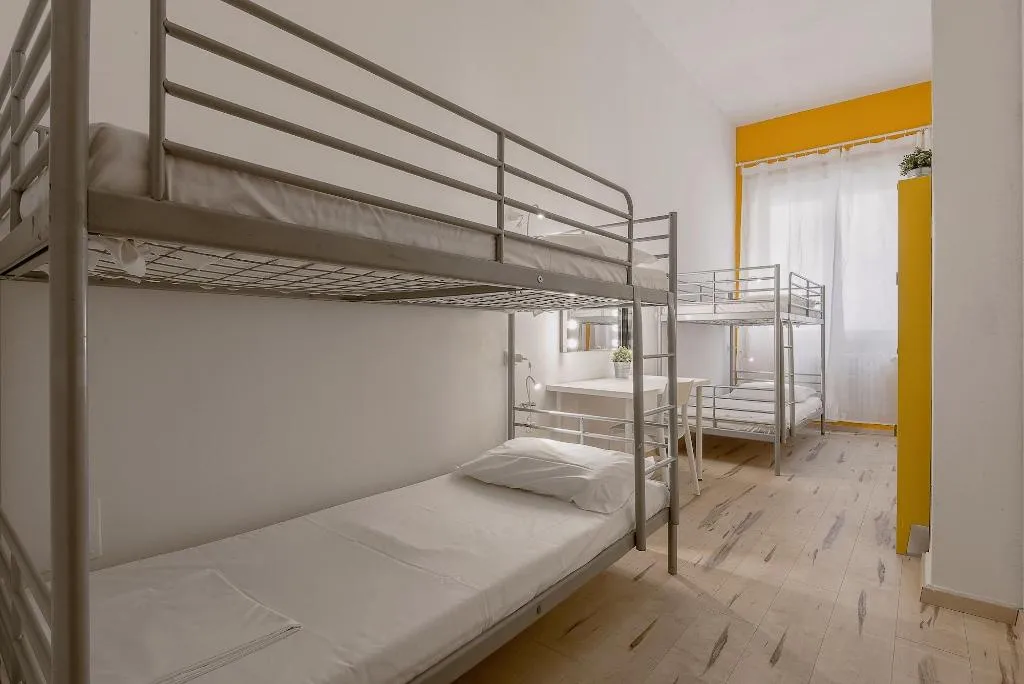Room, Queen Hostel, Milan