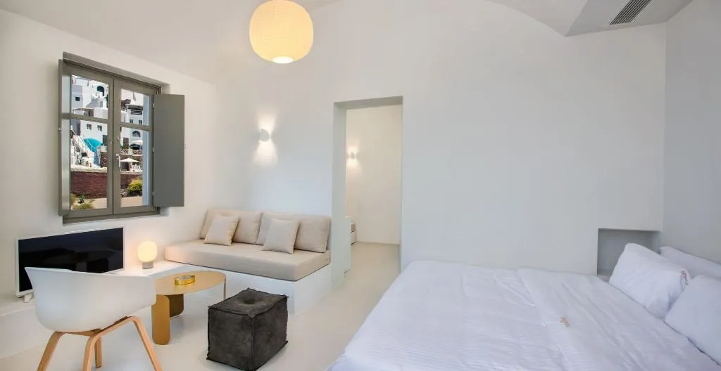 SUITE WITH JACUZZI Room, Old Castle Oia by Mr and Mrs White, Santorini