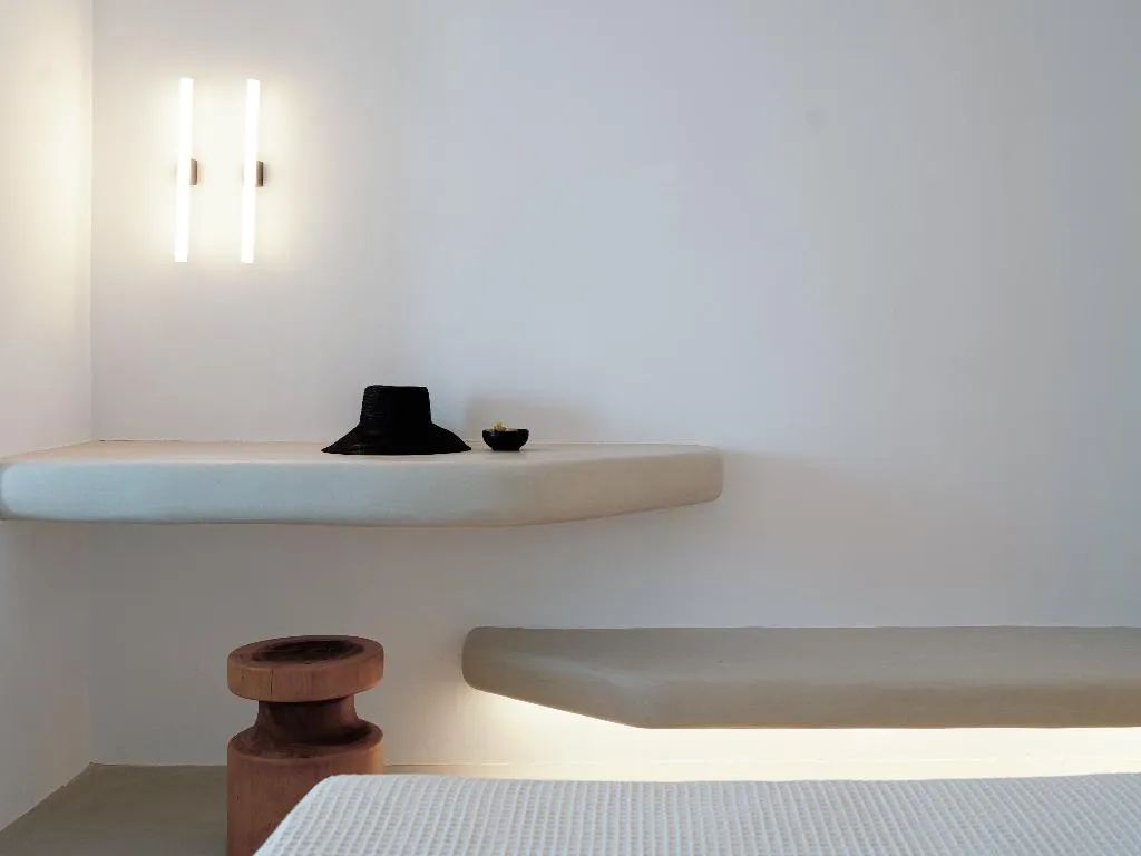 HOUSE WITH JACUZZI Room, IKIES Santorini, Santorini