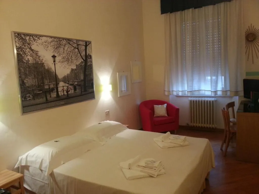 Room, Il Girasole, Milan