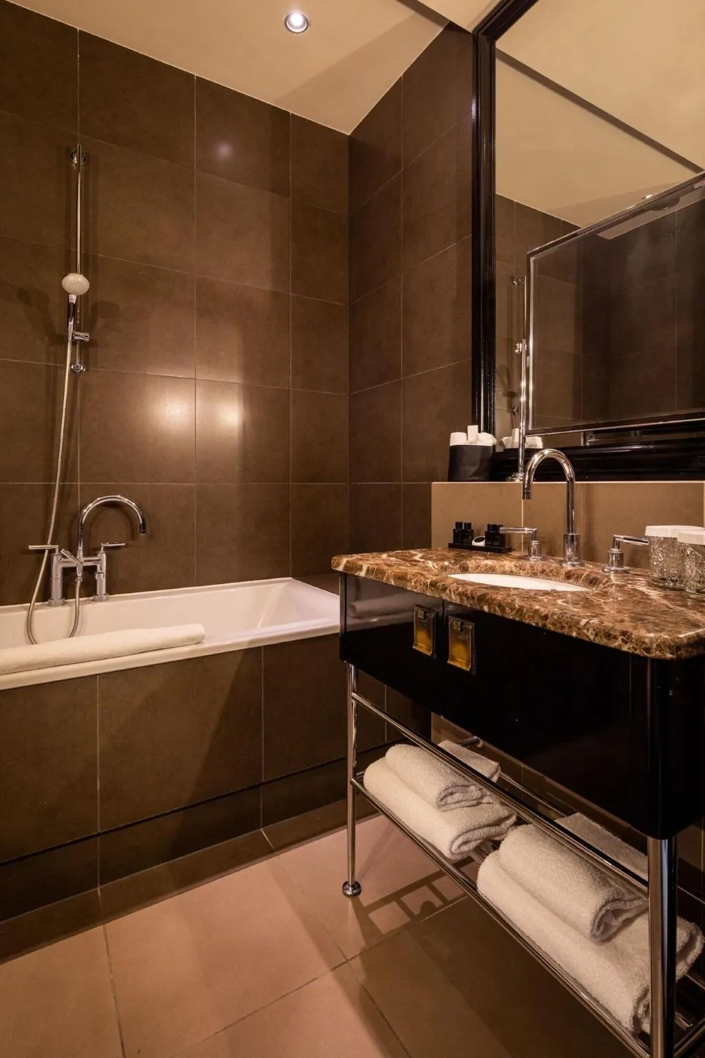 Room, College Hotel Amsterdam, Autograph Collection, Amsterdam
