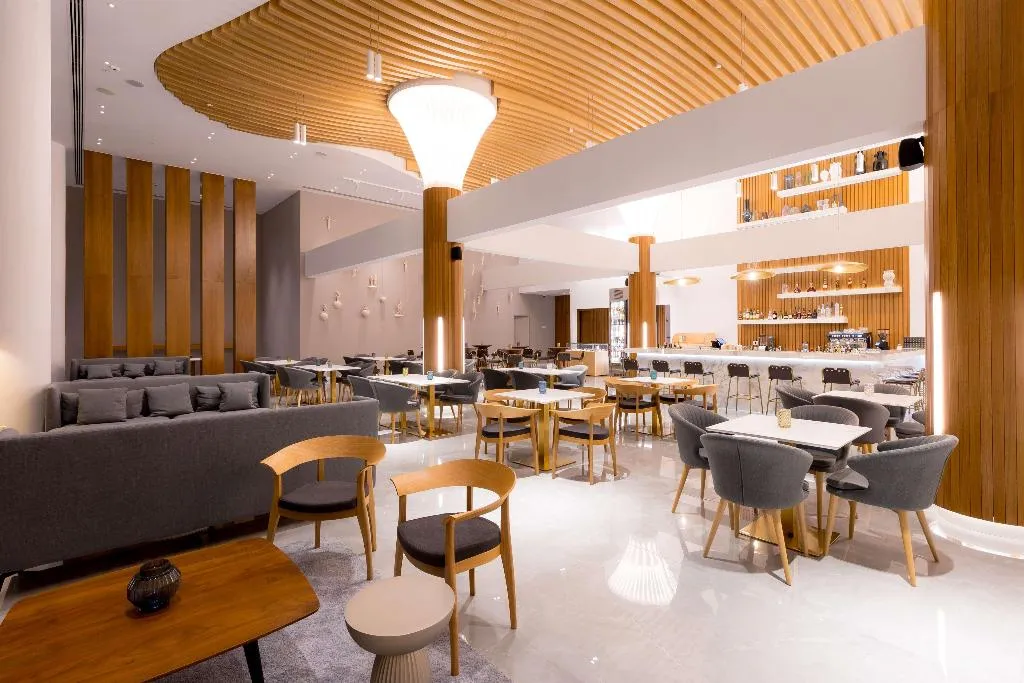 Bar, Radisson Beach Resort Larnaca, Cyprus