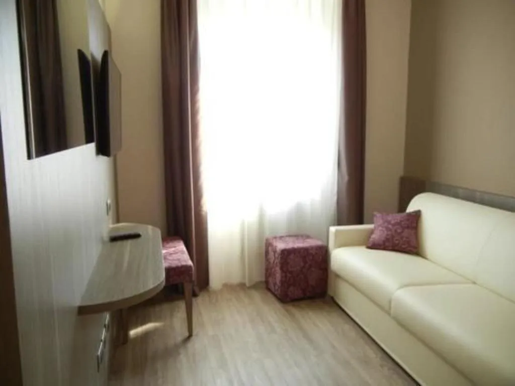Room, Hotel Delle Nazioni, Milan