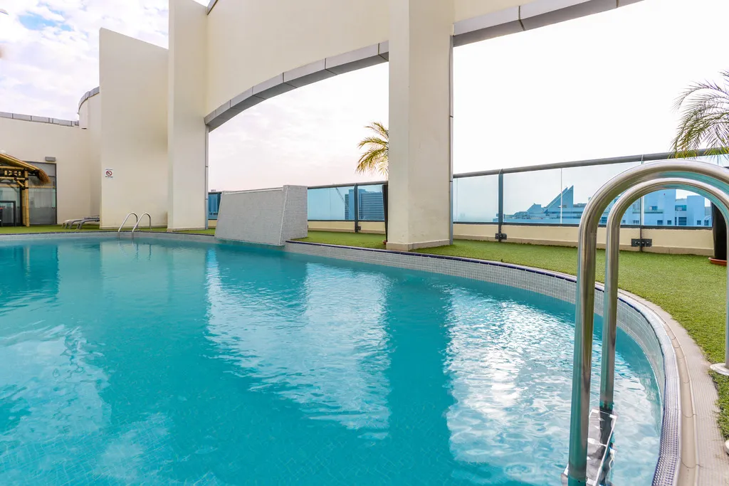 Pool, First Central Hotel Suites, Dubai