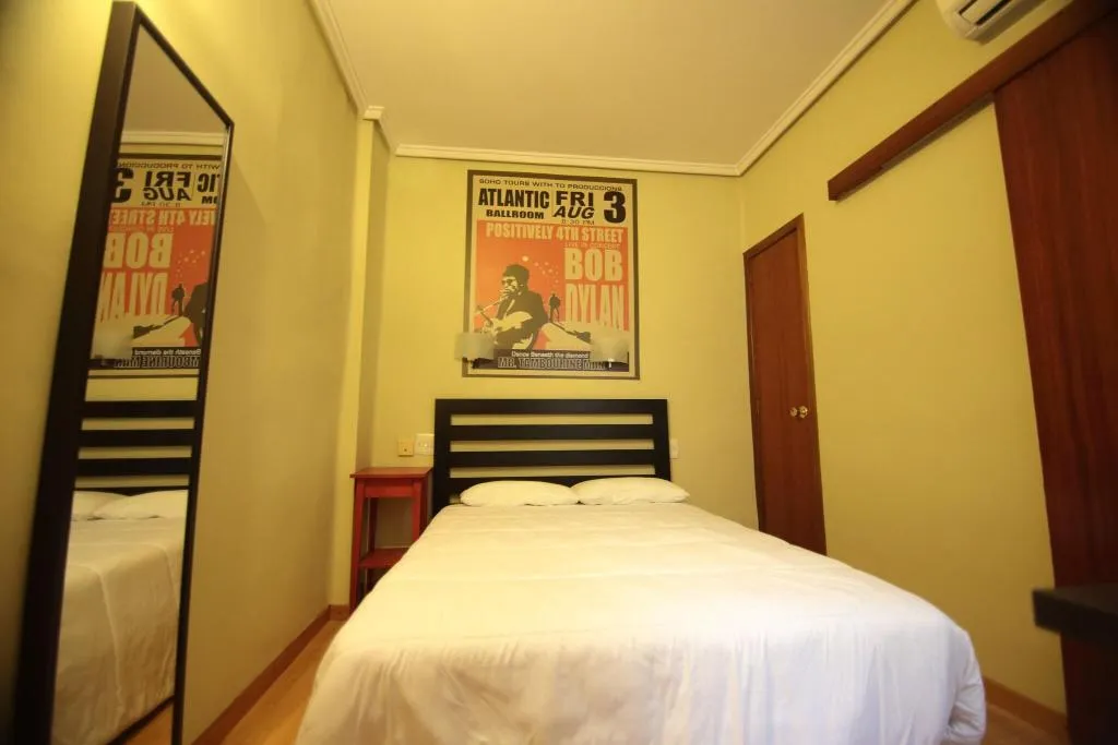 SINGLE STANDARD Room, Casual de la Música Valencia, Valencia