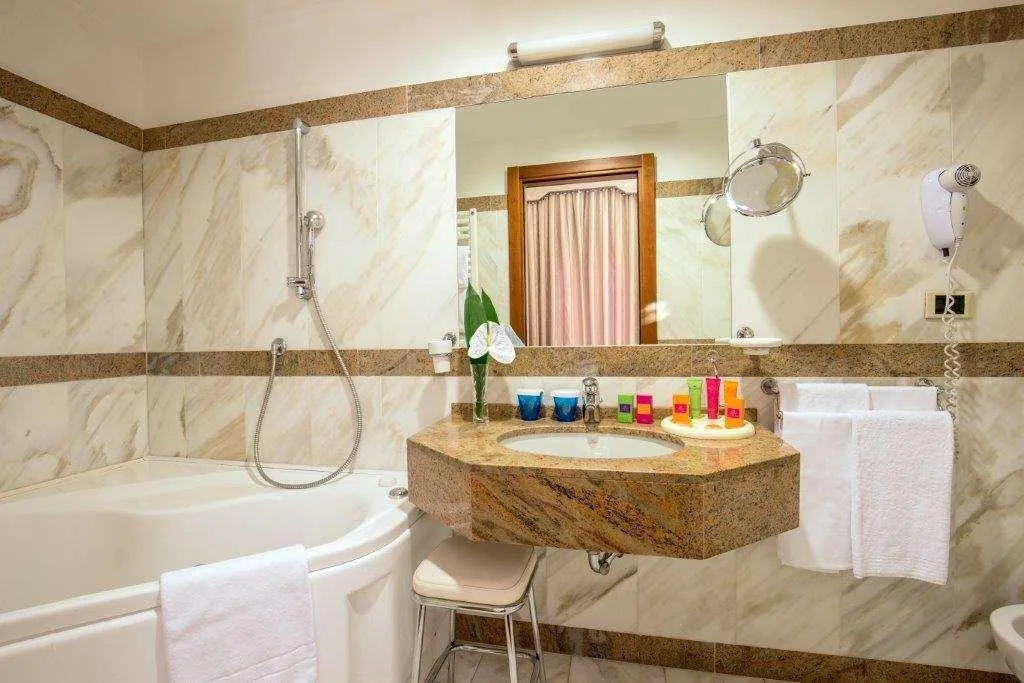 Room, UNA HOTELS Empire Roma, Rome