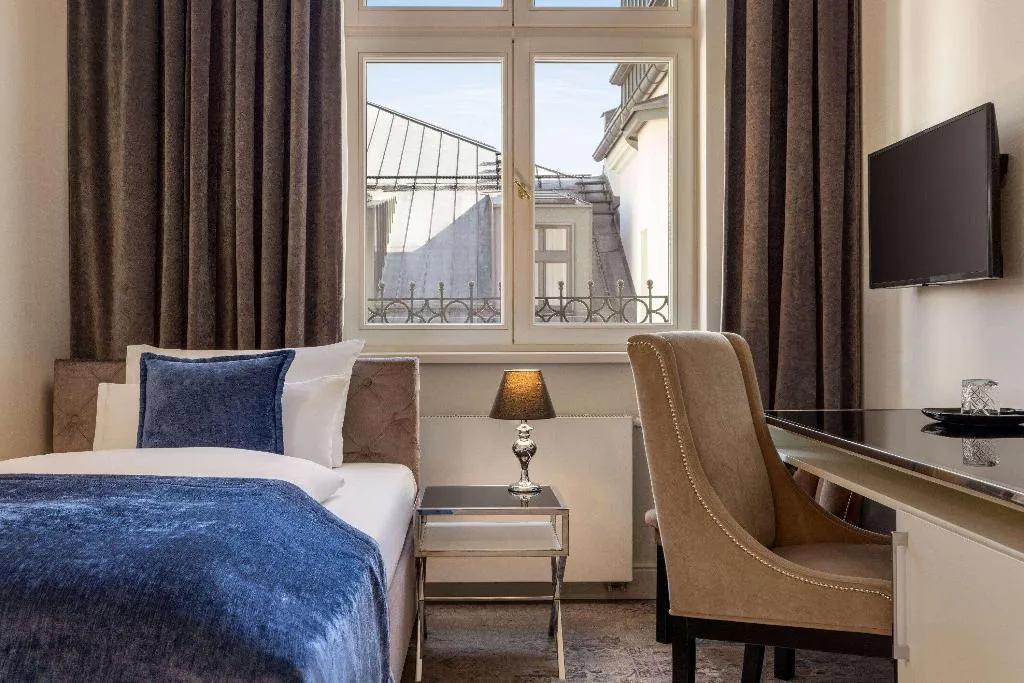 SINGLE STANDARD Room, Wyndham Grand Krakow Old Town, Krakow