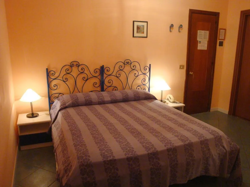 TRIPLE CLASSIC Room, Hotel Nike, Catania