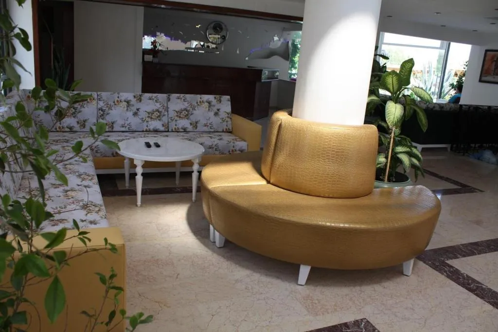 Lobby, Bronze, Bodrum