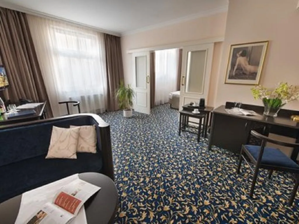 FAMILY ROOM CAPACITY 3 Room, EA Hotel Royal Esprit, Prague