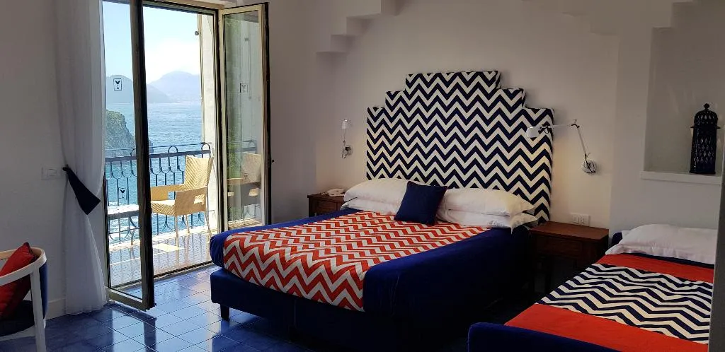 TRIPLE SEA VIEW Room, Delfino, Naples